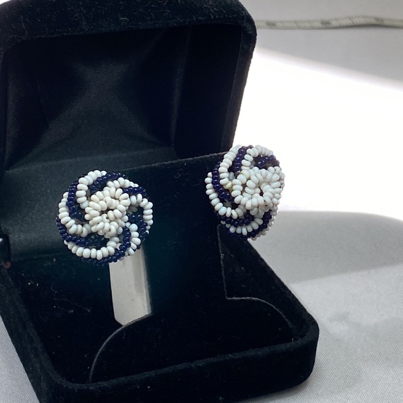 Vintage black white twisted seed bead earrings - Picture 2 of 8